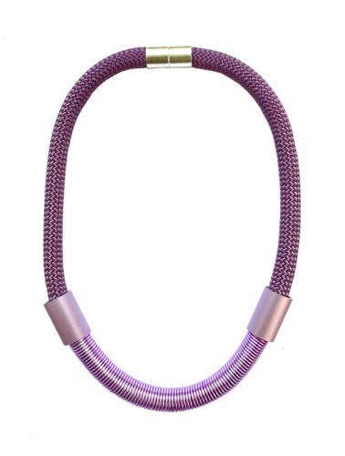 Kette mit Aluröhrchen und Aluspirale, lila