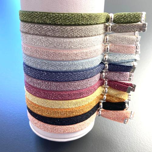 Stoffarmband mit Silberelementen, olive