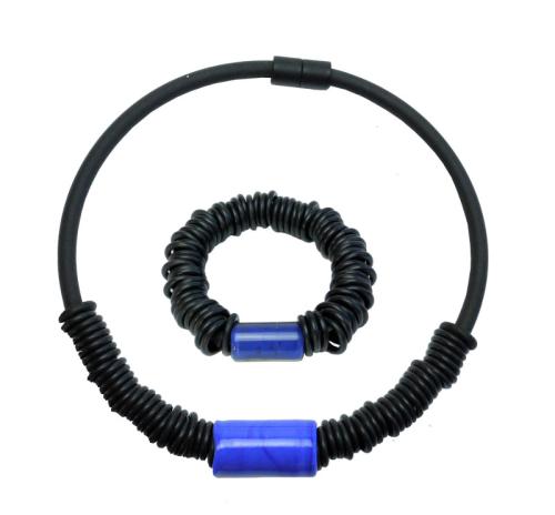Kette und Armband mit Muranoglas, schwarz-blau