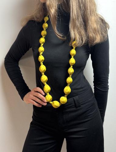 Lange Seidenkette, gelb