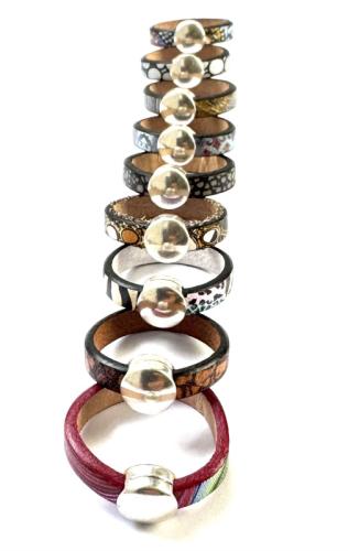 Lederring mit ZAMAK, beige gemustert