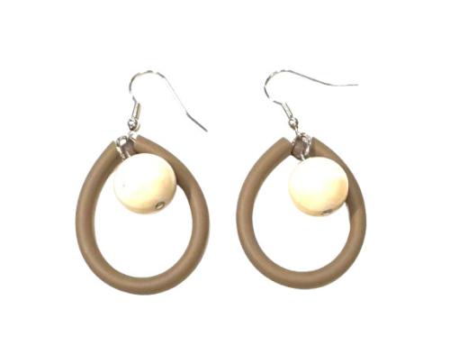 Ohrhänger asu Kautschuk und Muranoglas, creme-beige