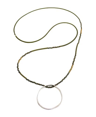 Kautschukperlenkette mit Ring, dunkelolive-moos