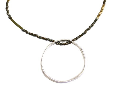 Kautschukperlenkette mit Ring, dunkelolive-moos