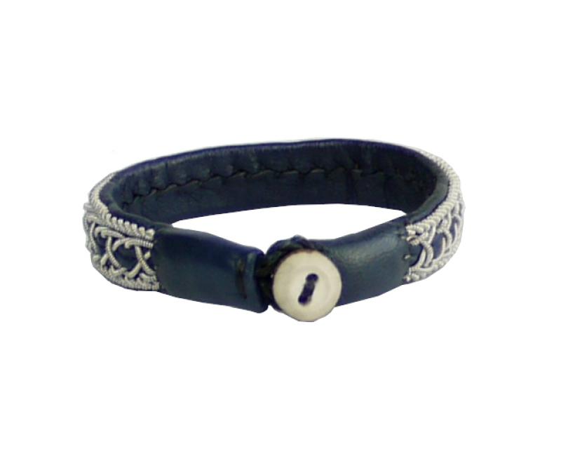 Rentierlederarmband mit Hornknopf, dunkelblau