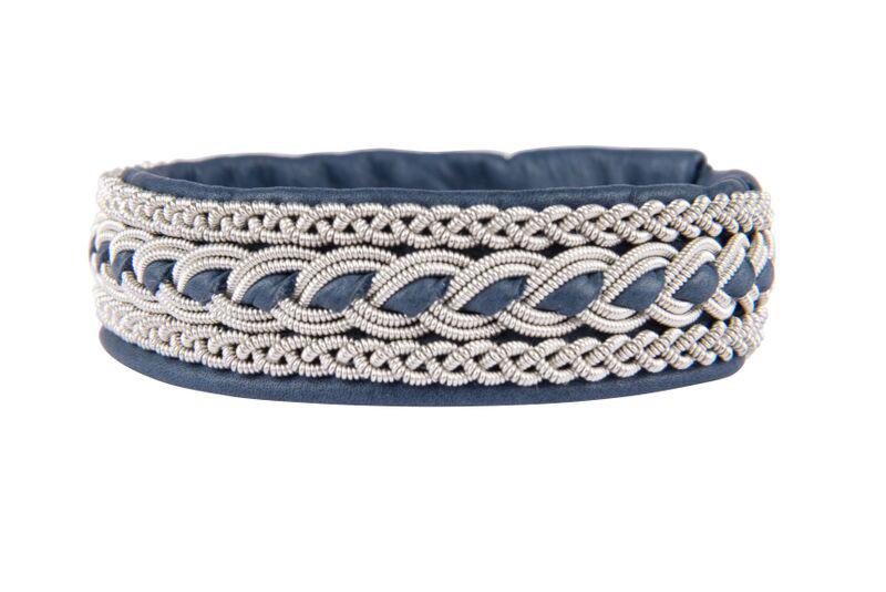 Rentierlederarmband mit Hornknopf, blau
