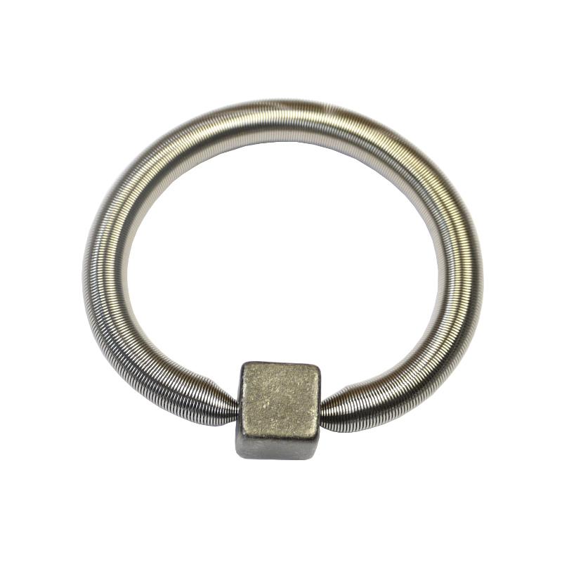 Edelstahlarmband mit einem Würfel aus Kunstharz, altsilber