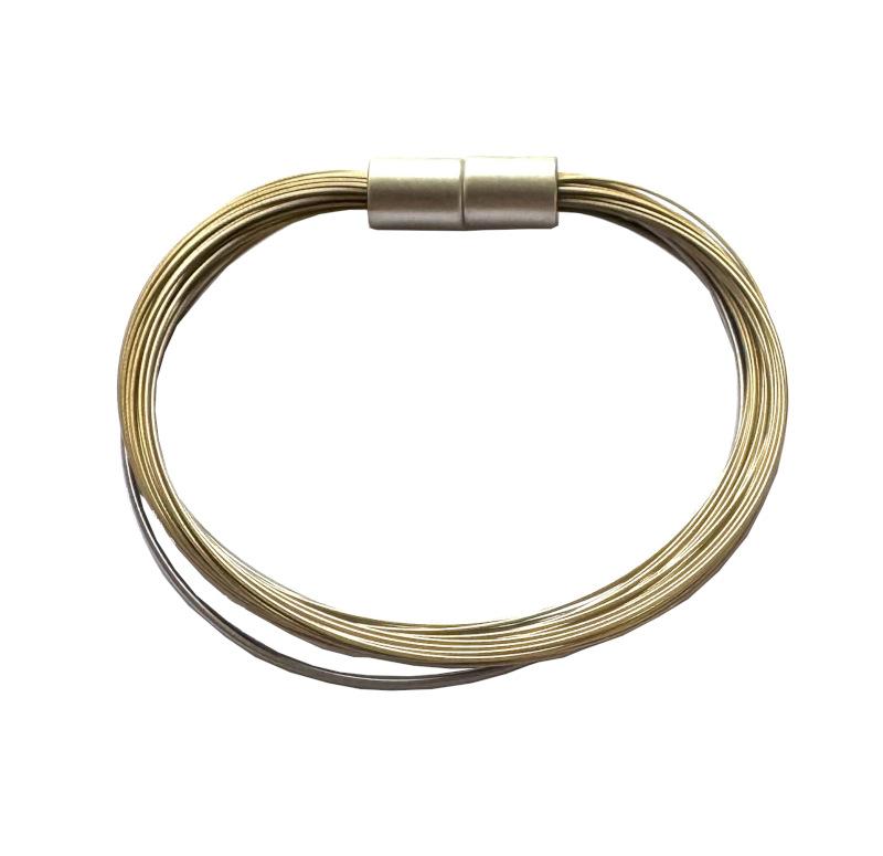 Armband aus Edelstahl u fabigen Draht, gold