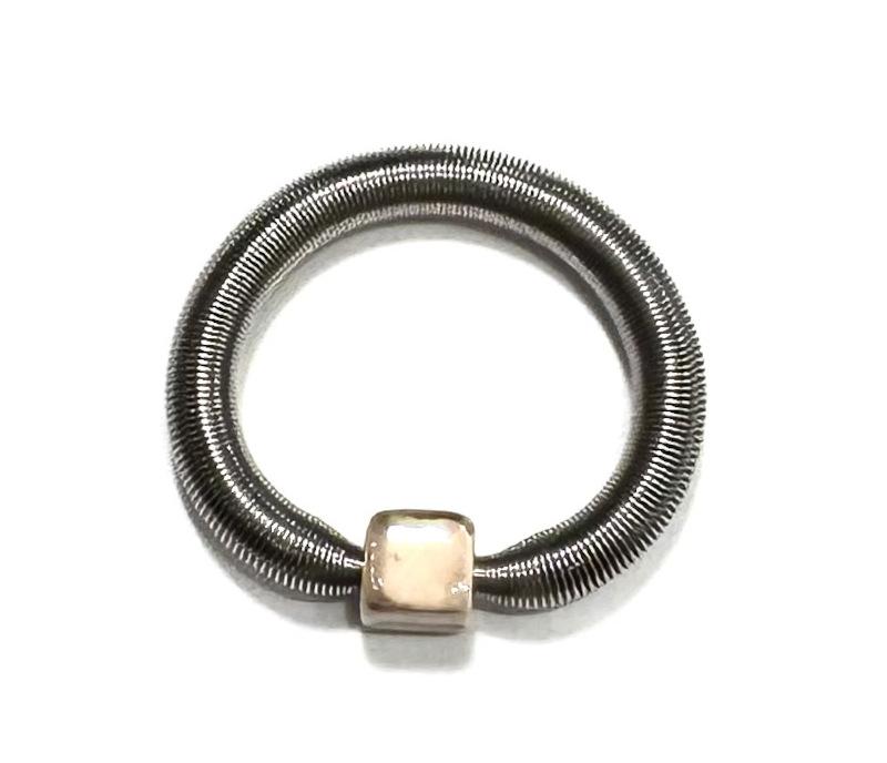 Edelstahlring mit Keramikwürfel, beige