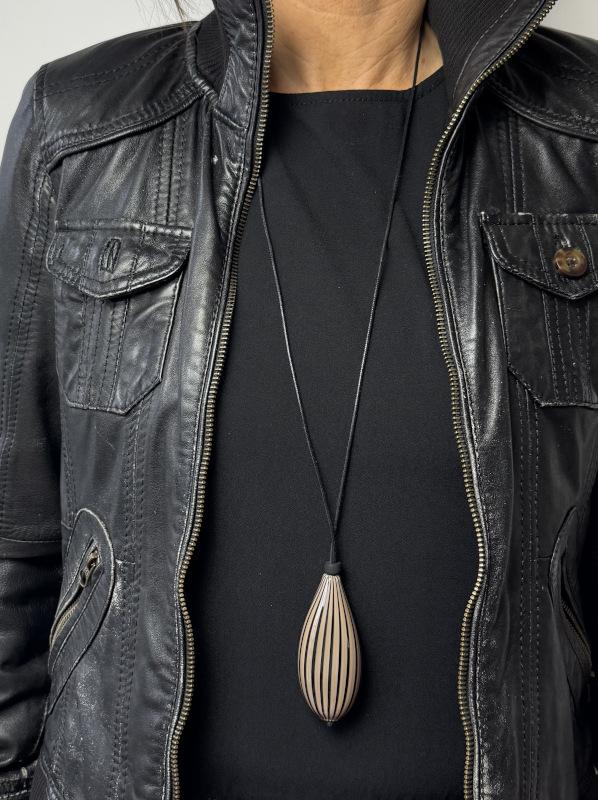 Muranoglaskette, beige-schwarz