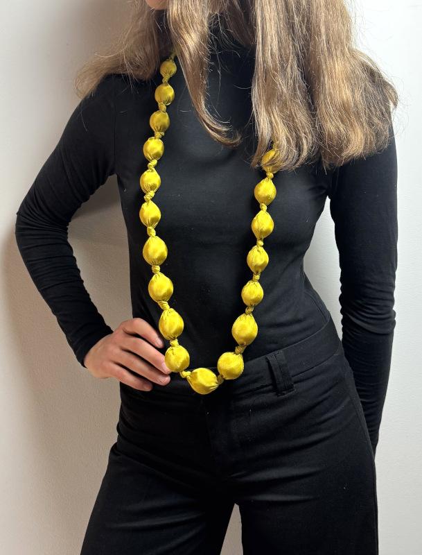 Lange Seidenkette, gelb