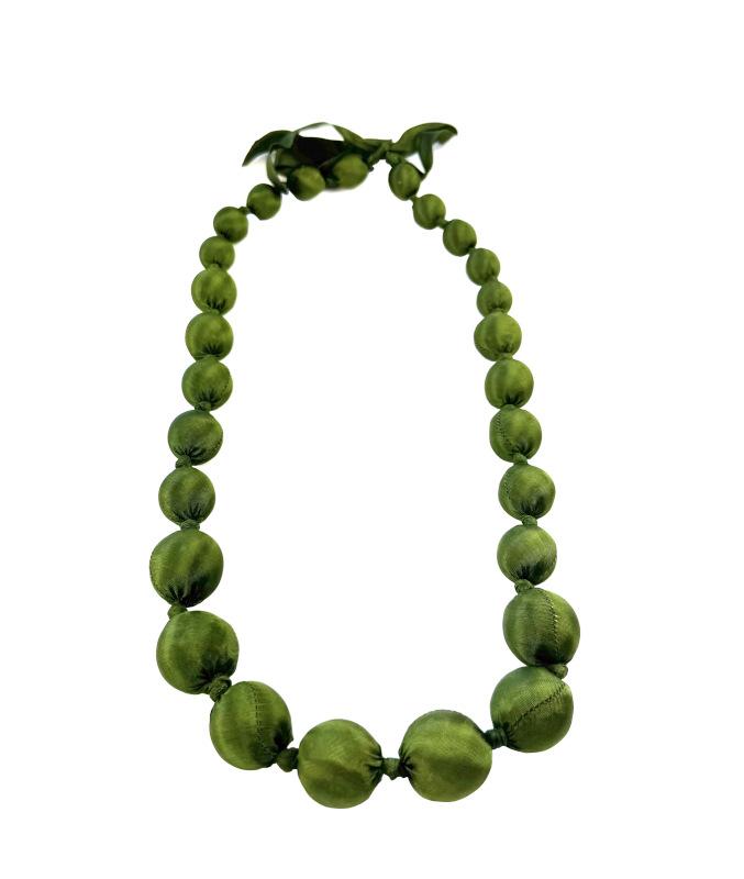 Lange Seidenkette, olive