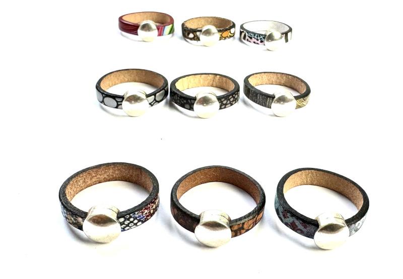 Lederring mit ZAMAK, beige gemustert